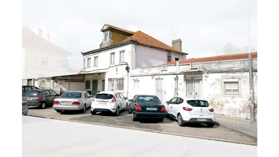 Prédio para Venda em Loures Foto 13