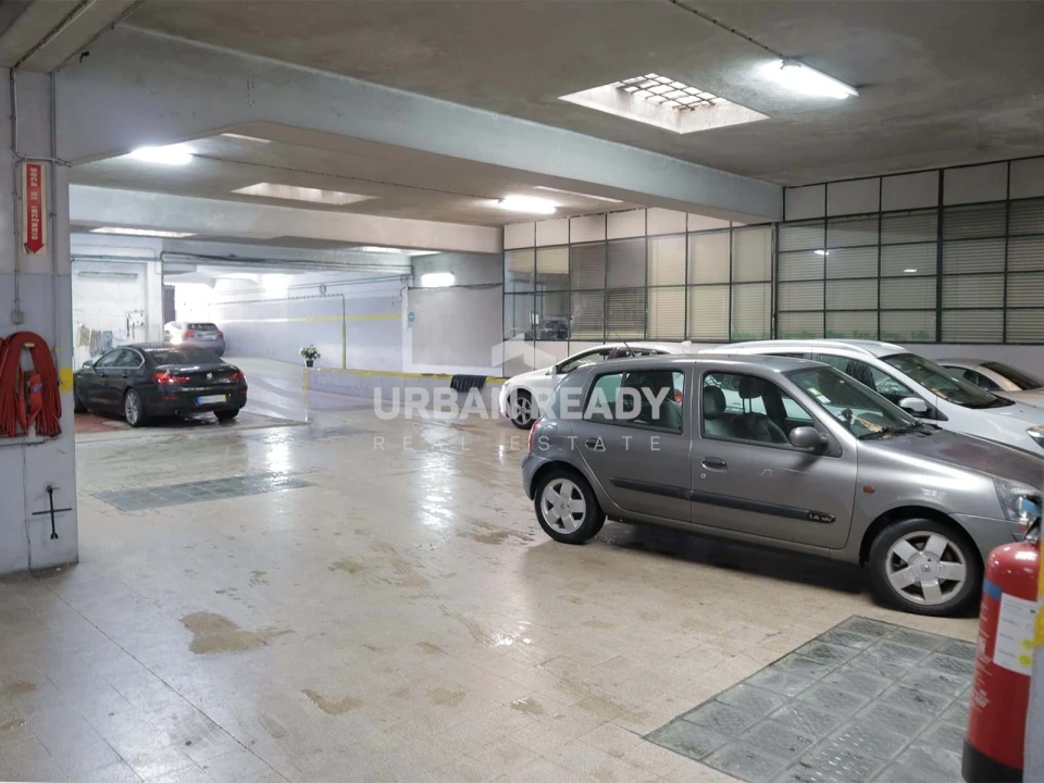 Armazém para Venda em Areeiro Foto 13