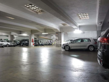 Armazém para Venda em Areeiro