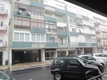 Armazém para Venda em Areeiro