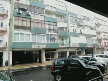 Armazém para Venda em Areeiro