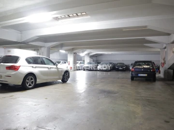 Armazém para Venda em Areeiro