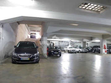 Armazém para Venda em Areeiro