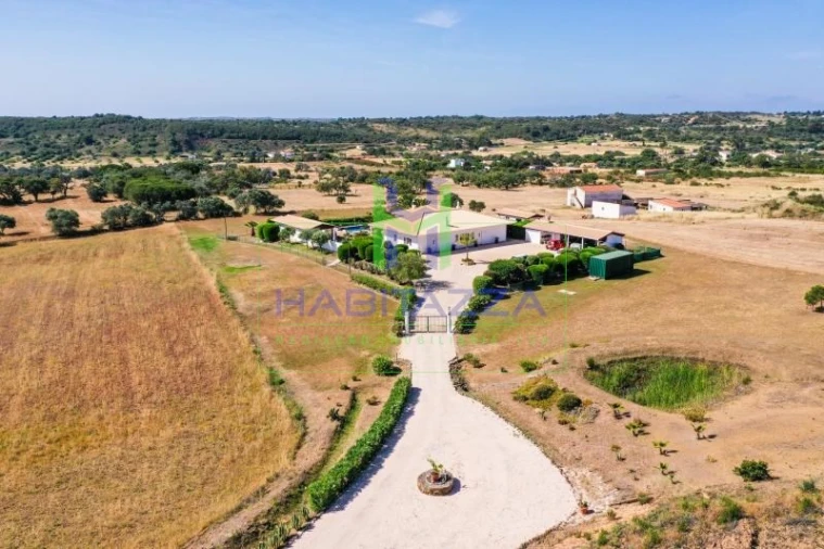 Moradia T4 para Venda em Lagos (São Sebastião e Santa Maria) Foto 82