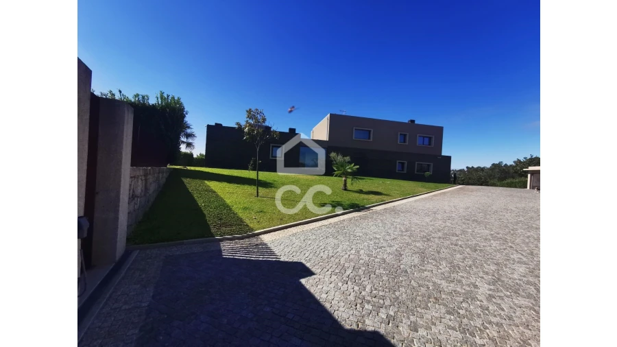 Moradia T4 para Venda em Aveleda Foto 2