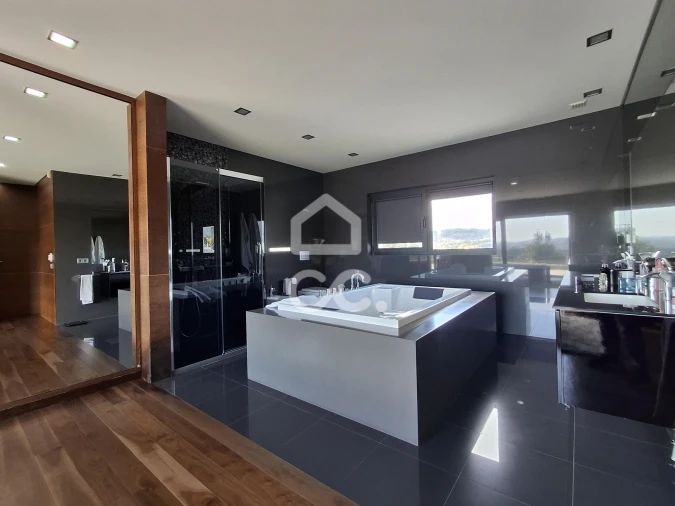 Moradia T4 para Venda em Aveleda Foto 34