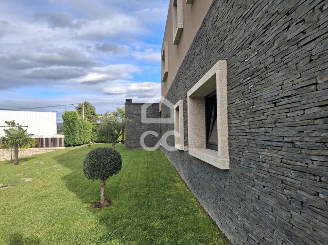 Moradia T4 para Venda em Aveleda Foto 44