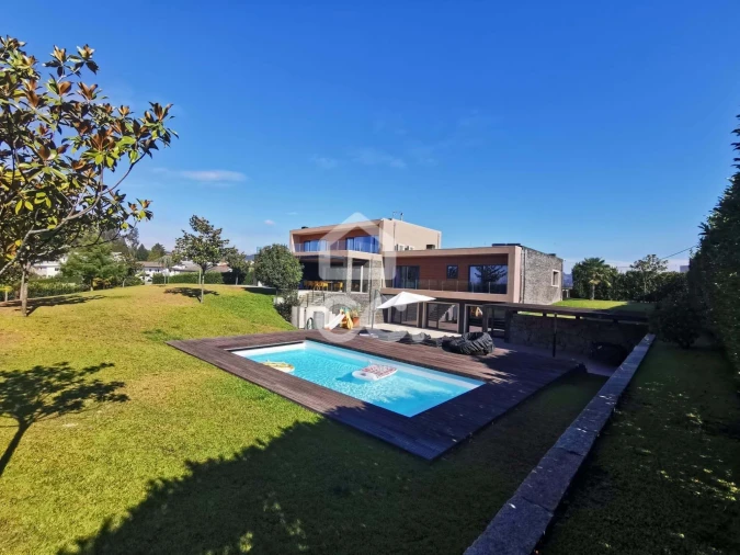 Moradia T4 para Venda em Aveleda Foto 7