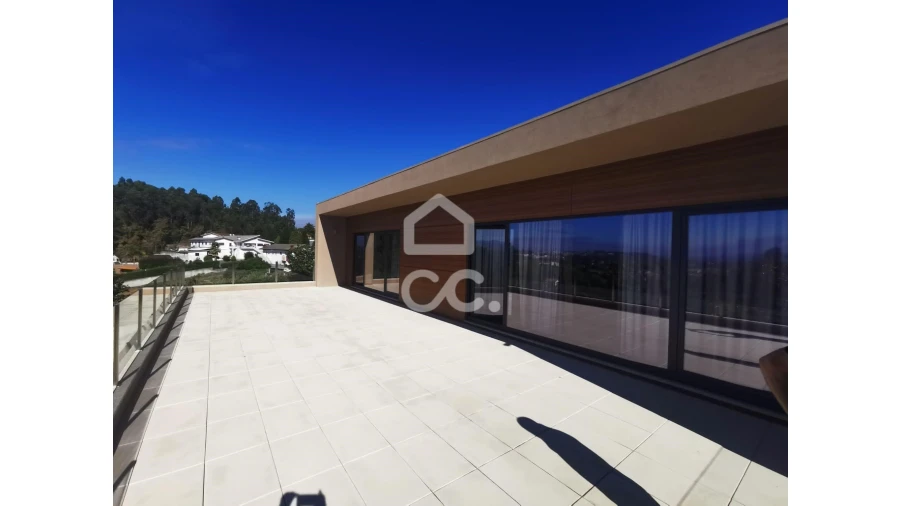 Moradia T4 para Venda em Aveleda Foto 4