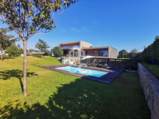 Moradia T4 para Venda em Aveleda Foto 1