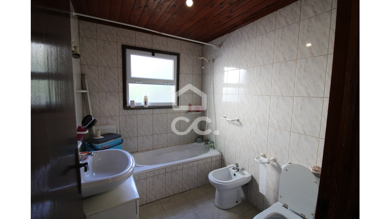 Moradia T2 para Venda em Nordeste Foto 4