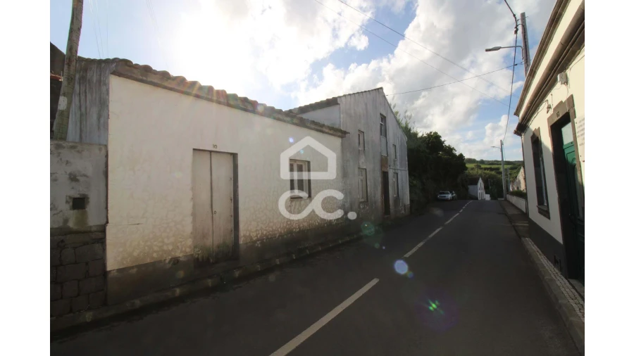 Moradia T2 para Venda em Nordeste Foto 8