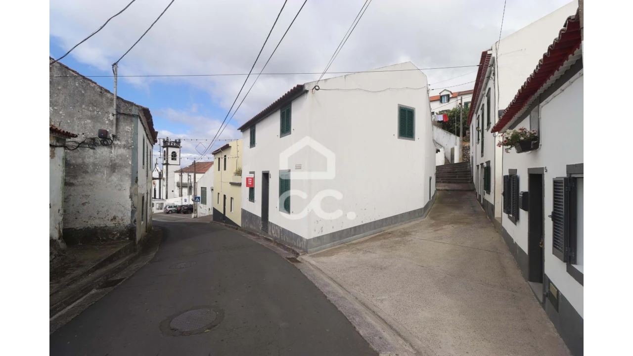 Moradia T5 para Venda em Ribeira das Tainhas Foto 1