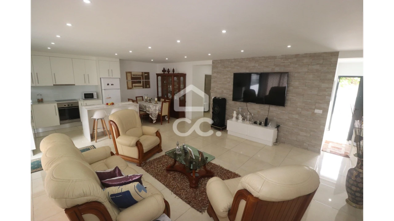 Moradia T3 para Venda em Lagoa (Nossa Senhora do Rosario) Foto 3