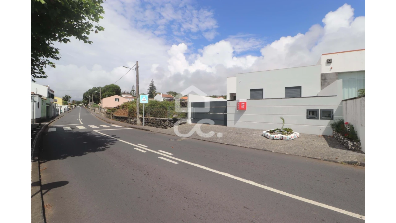 Moradia T3 para Venda em Lagoa (Nossa Senhora do Rosario) Foto 1