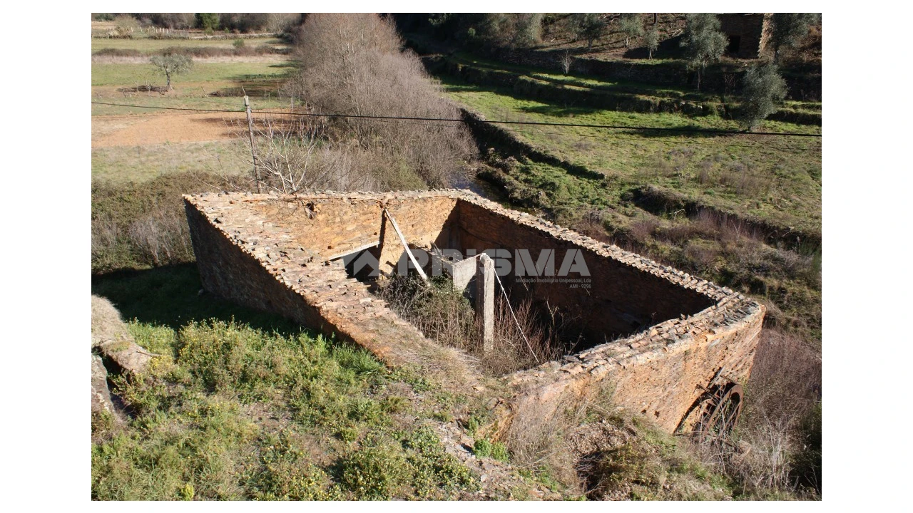 Moradia T1 para Venda em Janeiro de Cima e Bogas de Baixo Foto 3