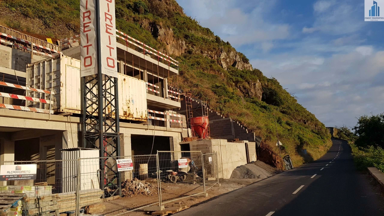 Moradia T3 para Venda em Arco da Calheta Foto 3
