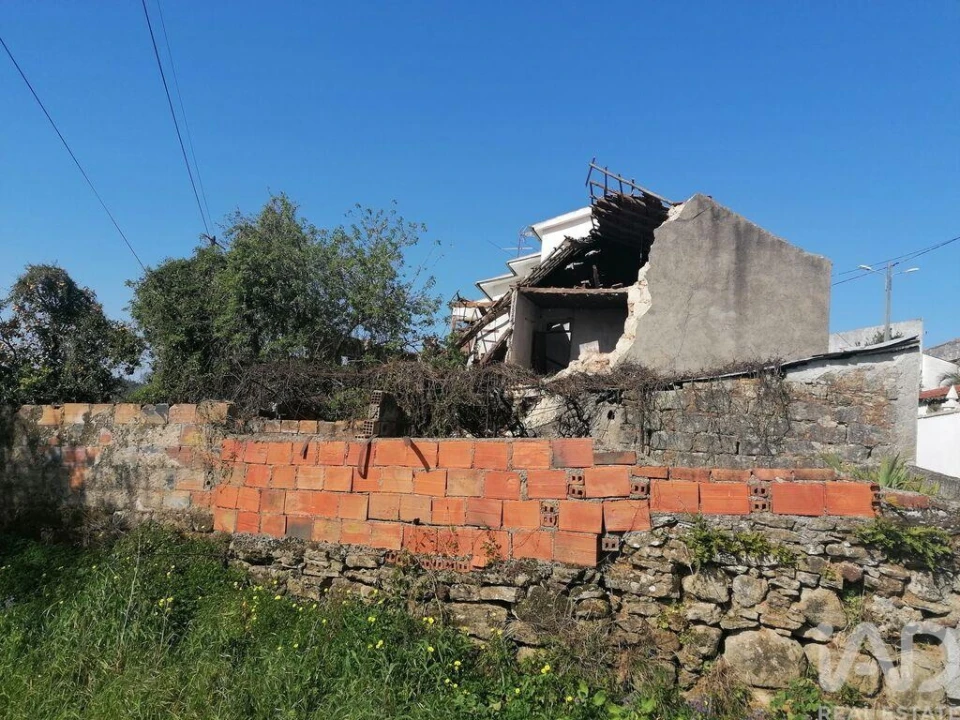 Moradia T3 para Venda em Lamas Foto 17