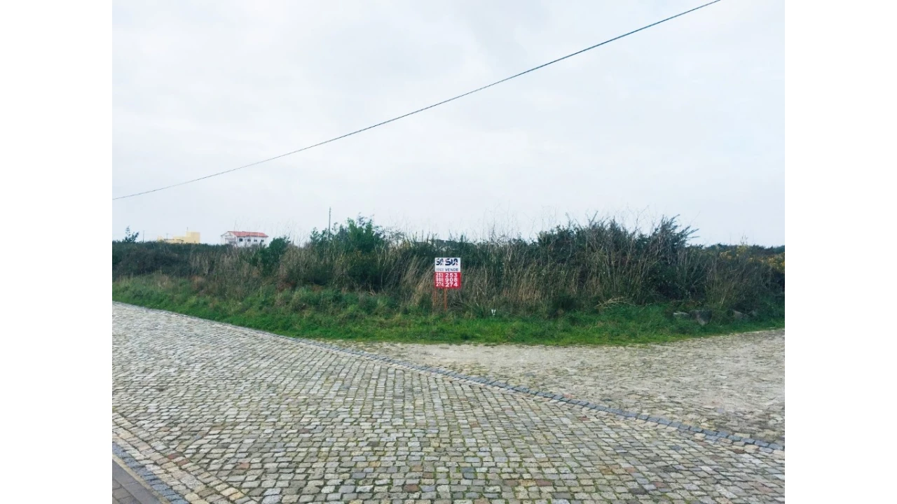 Terreno para Venda em Carreço Foto 1