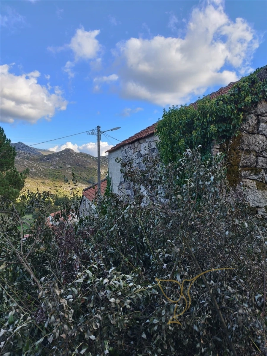 Moradia T0 para Venda em Castro Laboreiro e Lamas de Mouro Foto 8