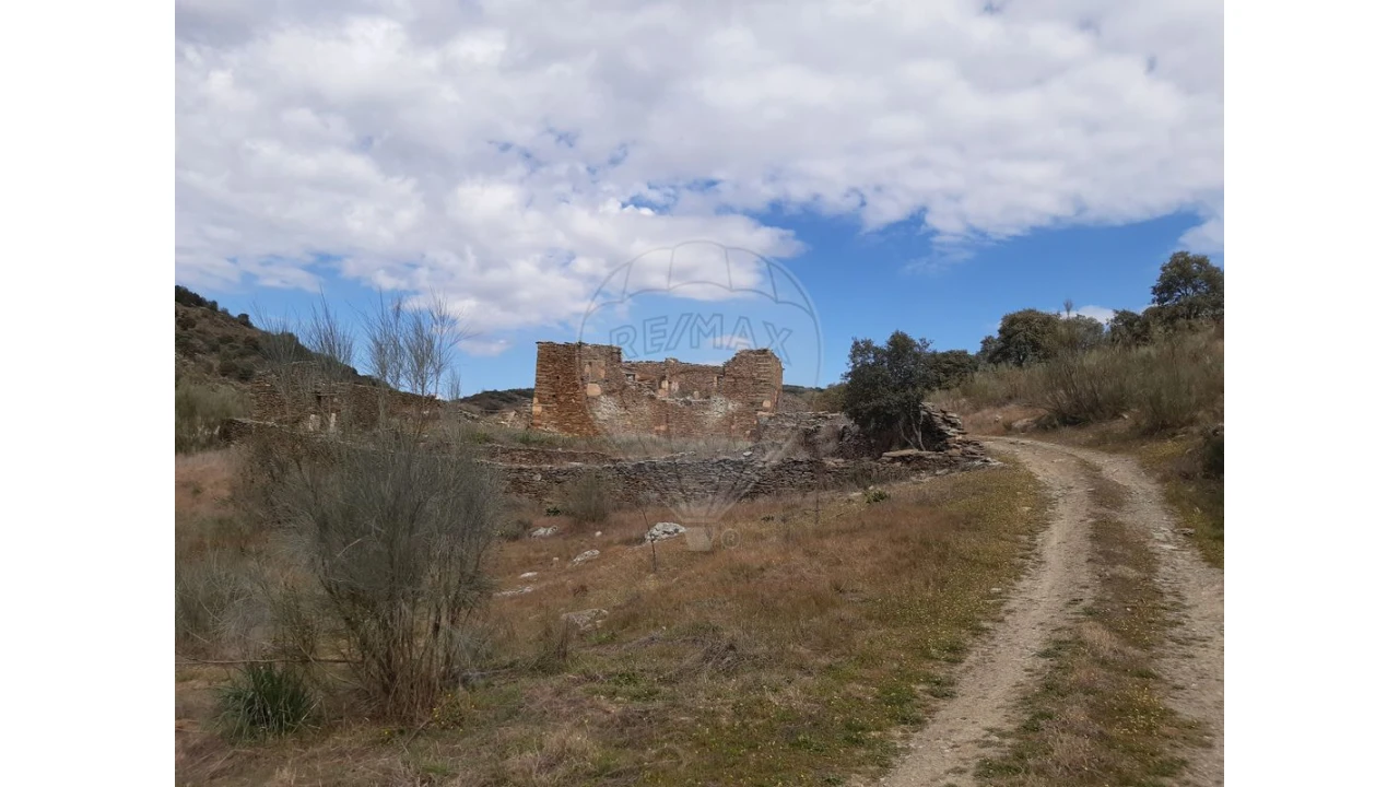Terreno para Venda em Torre de Moncorvo Foto 2