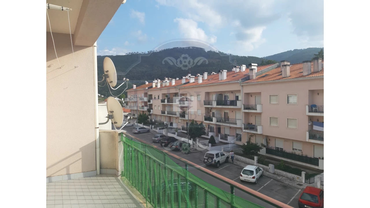 Apartamento T5 para Venda em Lousa Foto 1