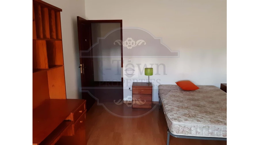 Apartamento T5 para Venda em Lousa Foto 28