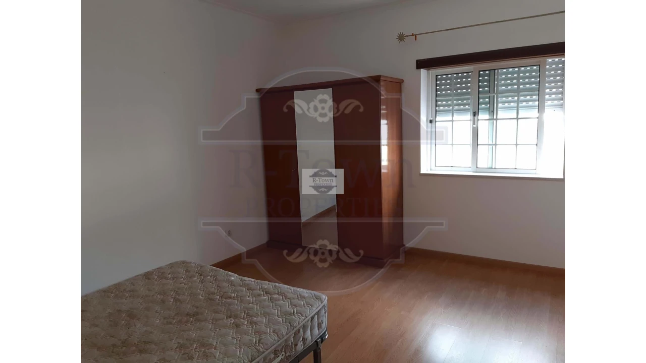 Apartamento T5 para Venda em Lousa Foto 27