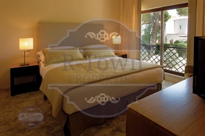 Moradia T5 para Venda em Albufeira e Olhos de Água