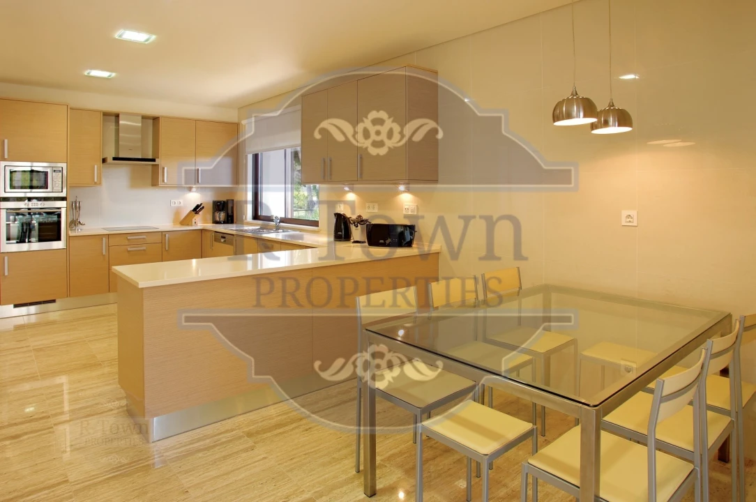 Moradia T5 para Venda em Albufeira e Olhos de Água Foto 3