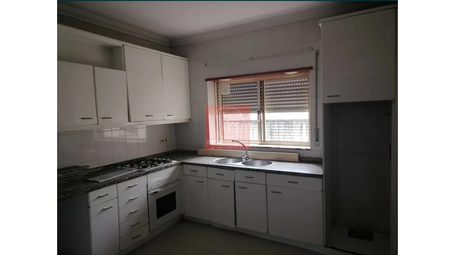 Apartamento T2 para Venda em Arcozelo Foto 3