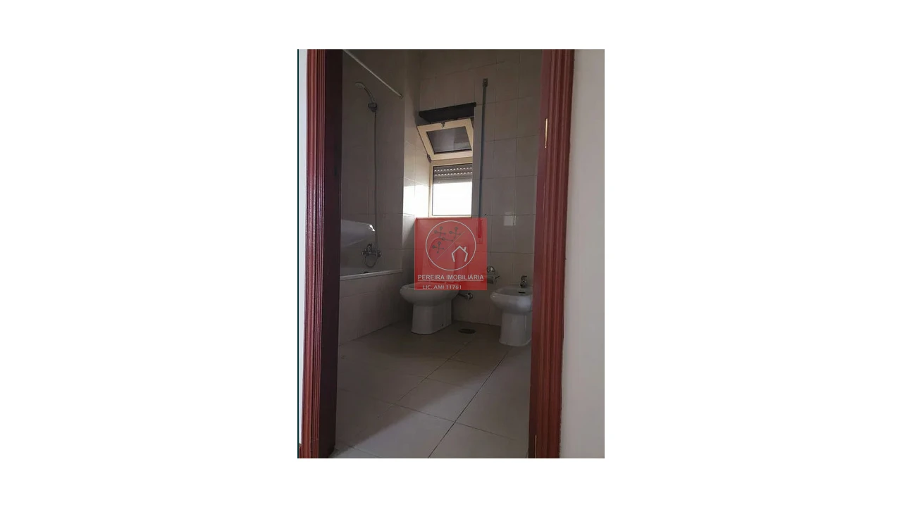 Apartamento T2 para Venda em Arcozelo Foto 5