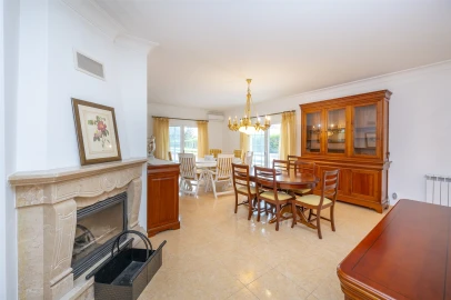 Moradia T4 para Venda em Santa Maria e São Miguel, São Martinho, São Pedro Penaferrim