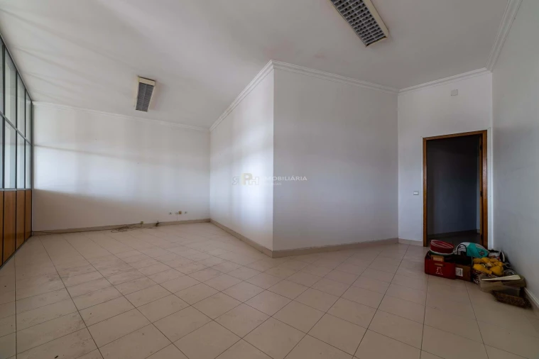 Negócio para Venda em Pernes Foto 8