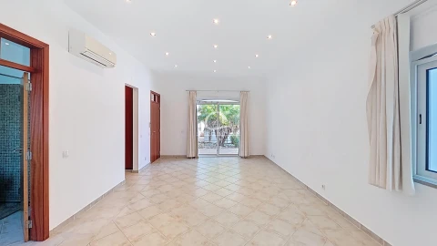 Moradia T4 para Venda em Loule (São Clemente)