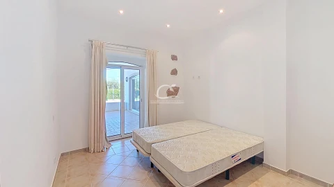 Moradia T4 para Venda em Loule (São Clemente)