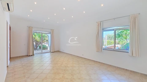 Moradia T4 para Venda em Loule (São Clemente)