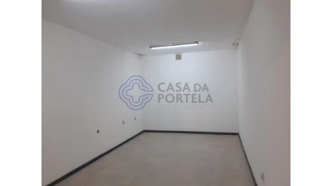 Loja para Venda em Lordelo do Ouro e Massarelos