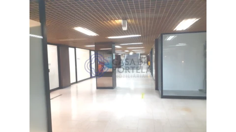 Loja para Venda em Lordelo do Ouro e Massarelos