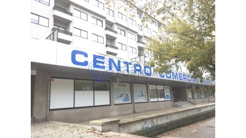 Loja para Venda em Lordelo do Ouro e Massarelos