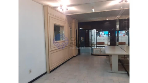 Loja para Venda em Lordelo do Ouro e Massarelos