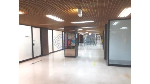 Loja para Venda em Lordelo do Ouro e Massarelos