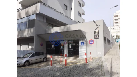 Loja para Venda em Lordelo do Ouro e Massarelos