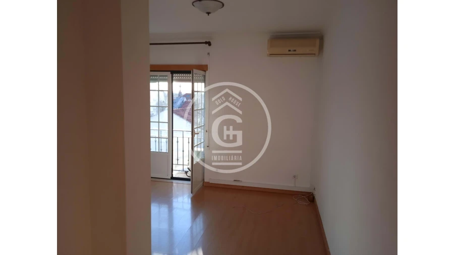 Apartamento T2 para Venda em Chamusca e Pinheiro Grande Foto 9