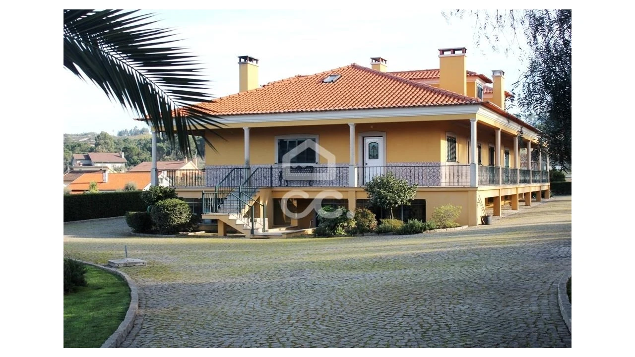 Quinta T6 para Venda em Fornos de Maceira Dão Foto 1