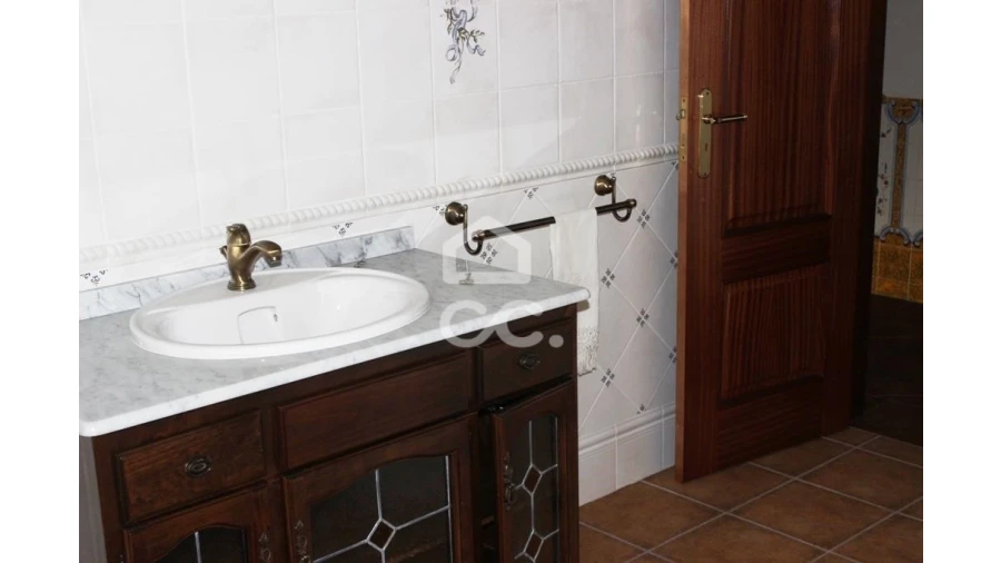 Quinta T6 para Venda em Fornos de Maceira Dão Foto 34