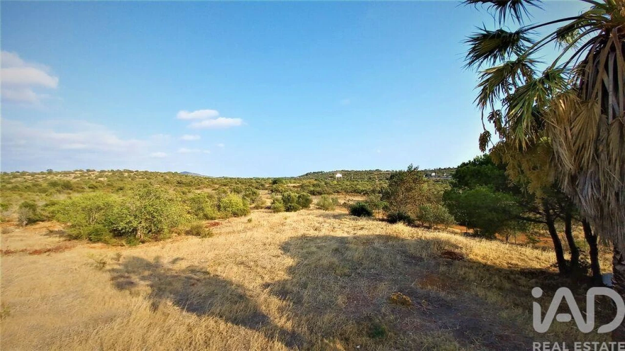 Moradia T2 para Venda em Santa Barbara de Nexe Foto 17