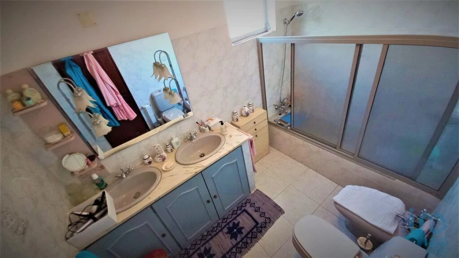 Moradia T2 para Venda em Santa Barbara de Nexe Foto 9