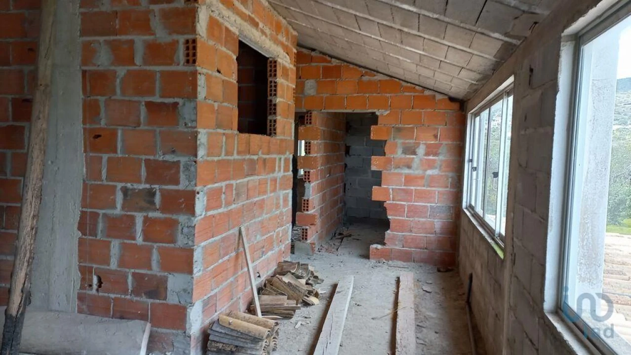 Moradia T2 para Venda em Santa Barbara de Nexe Foto 13