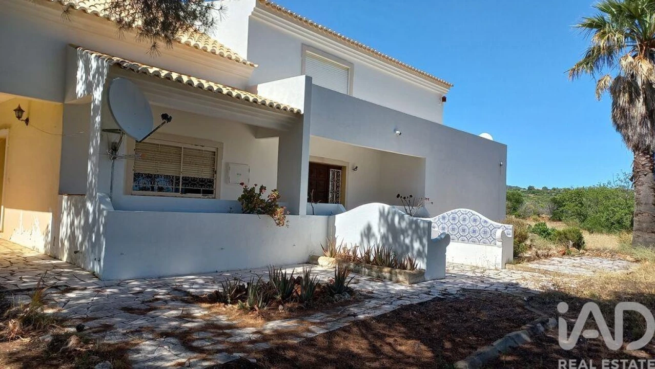 Moradia T2 para Venda em Santa Barbara de Nexe Foto 28